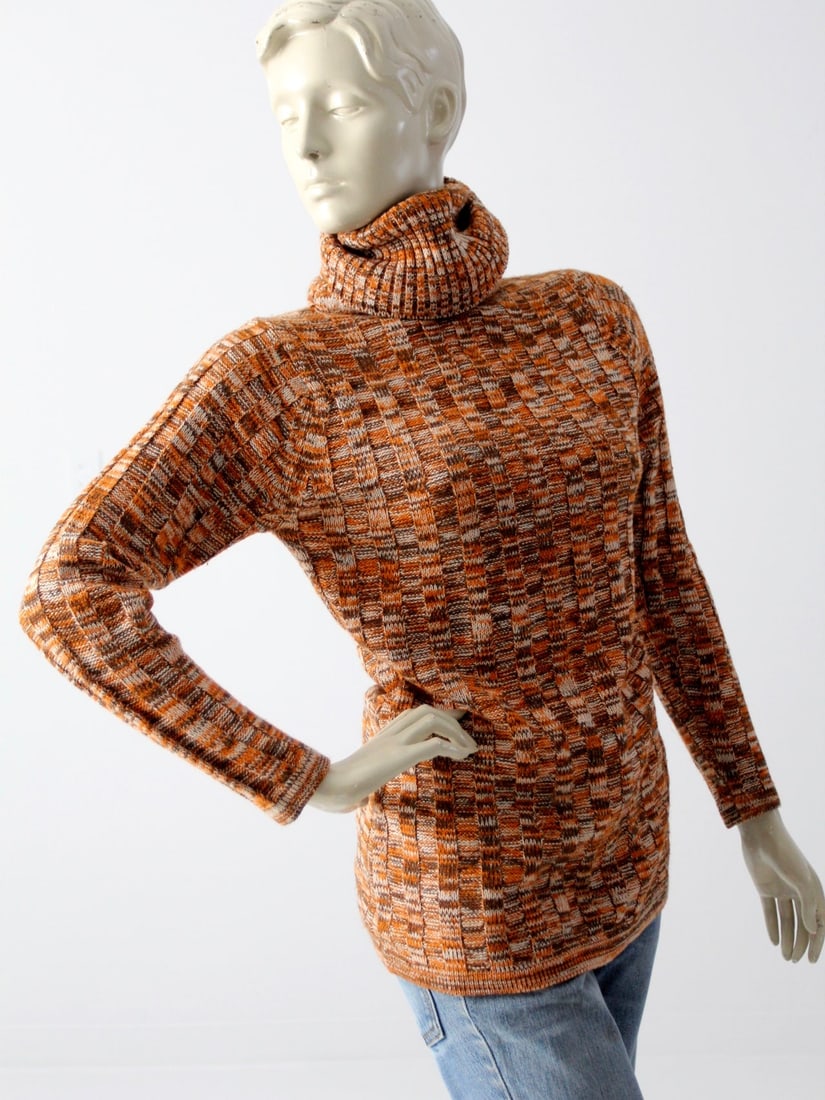 1970s Vintage Hand-Loomed Turtleneck Sweater Autumn Colors: 1970s Vintage Hand-Loomed Turtleneck Sweater Autumn Colors Embrace the warmth and style of this vintage 1970s turtleneck sweater. This hand-loomed pullover showcases a beautiful autumnal palette of ri