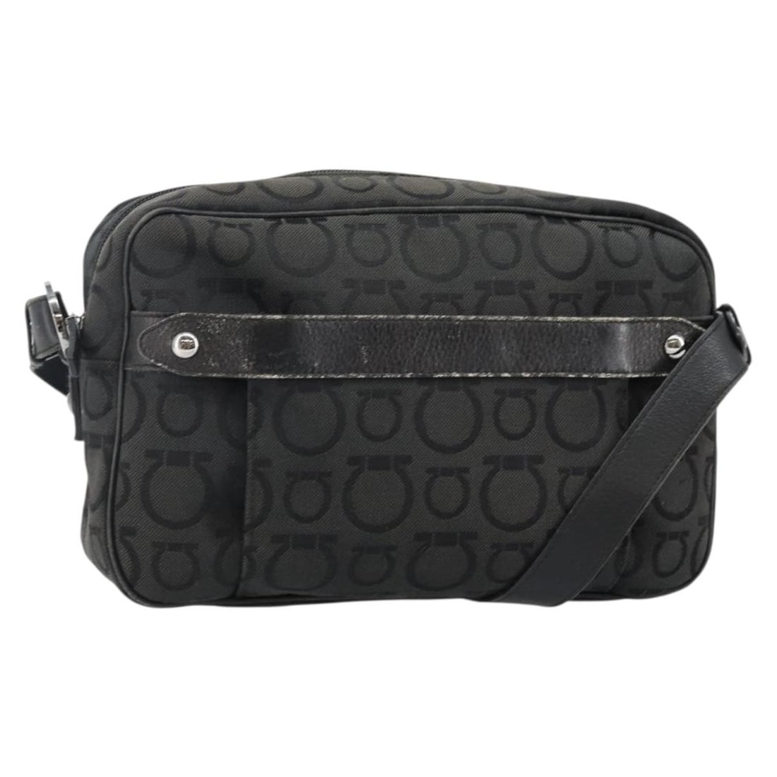 Salvatore Ferragamo Gancini Black Canvas Shoulder Bag Italy Auth: Salvatore Ferragamo Gancini Black Canvas Shoulder Bag Italy Auth This Salvatore Ferragamo Gancini Shoulder Bag is a stylish accessory crafted in Italy. Made from durable black canvas with silver accen