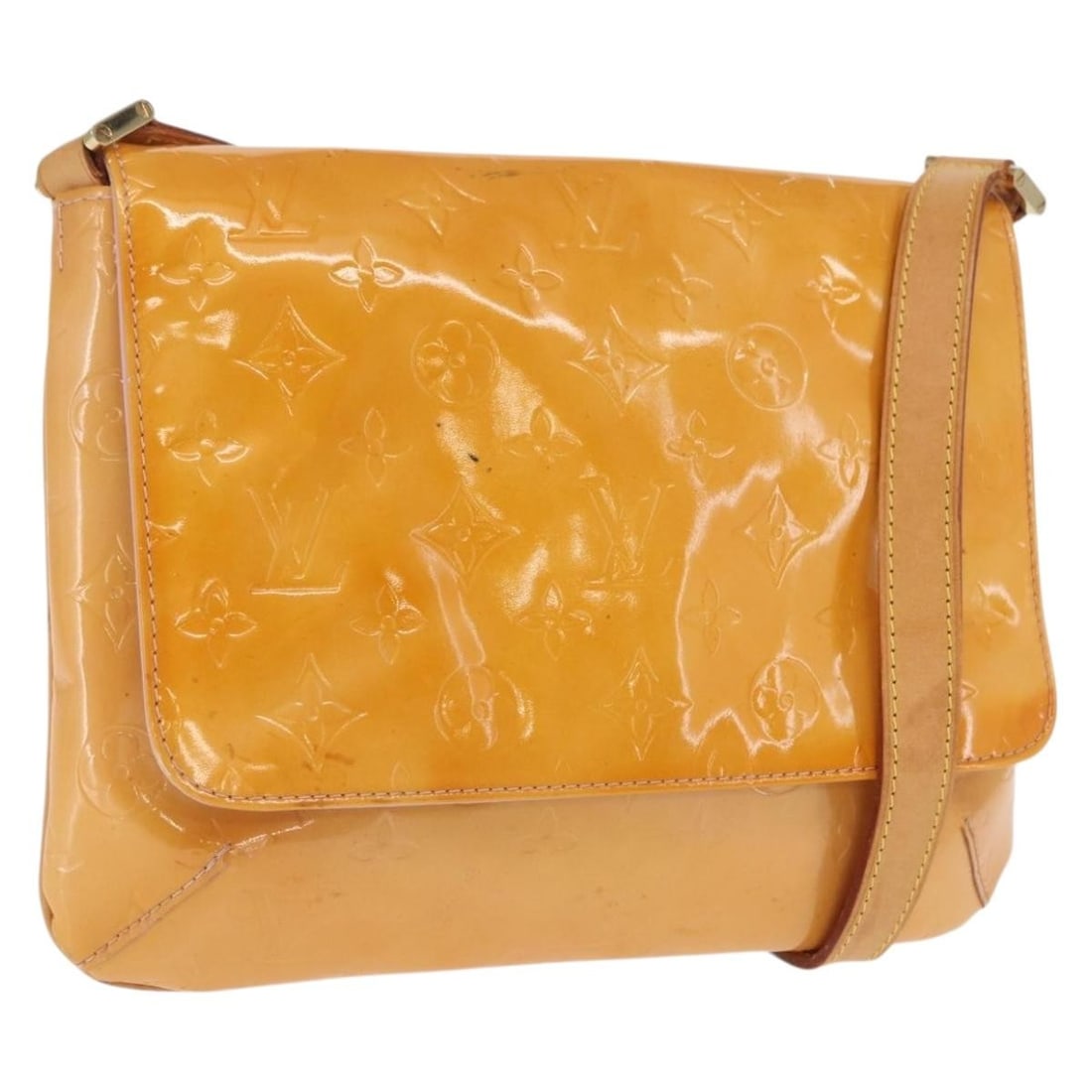 Louis Vuitton Marshmallow Pink Vernis Thompson Street Shoulder Bag M91070: Louis Vuitton Marshmallow Pink Vernis Thompson Street Shoulder Bag M91070 This Louis Vuitton Vernis Thompson Street shoulder bag features a marshmallow pink patent leather exterior with a structured s