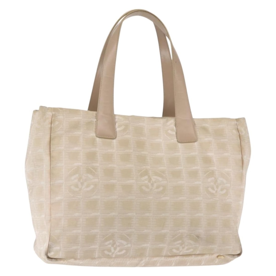 CHANEL New Travel Tote Bag Beige Gold Nylon Auth BA6872 Italy: CHANEL New Travel Tote Bag Beige Gold Nylon Auth BA6872 Italy Elevate your style with this CHANEL New Travel Line Tote Bag, expertly crafted in Italy. This chic tote bag features a durable nylon exter