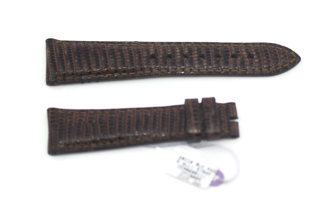 Authentic Zenith Brown Leather Wristwatch Band 18mm: Authentic Zenith Brown Leather Wristwatch Band 18mm Enhance your timepiece with this authentic Zenith Brown Leather Strap, designed for comfort and style. Made of high-quality leather, this wristwatch