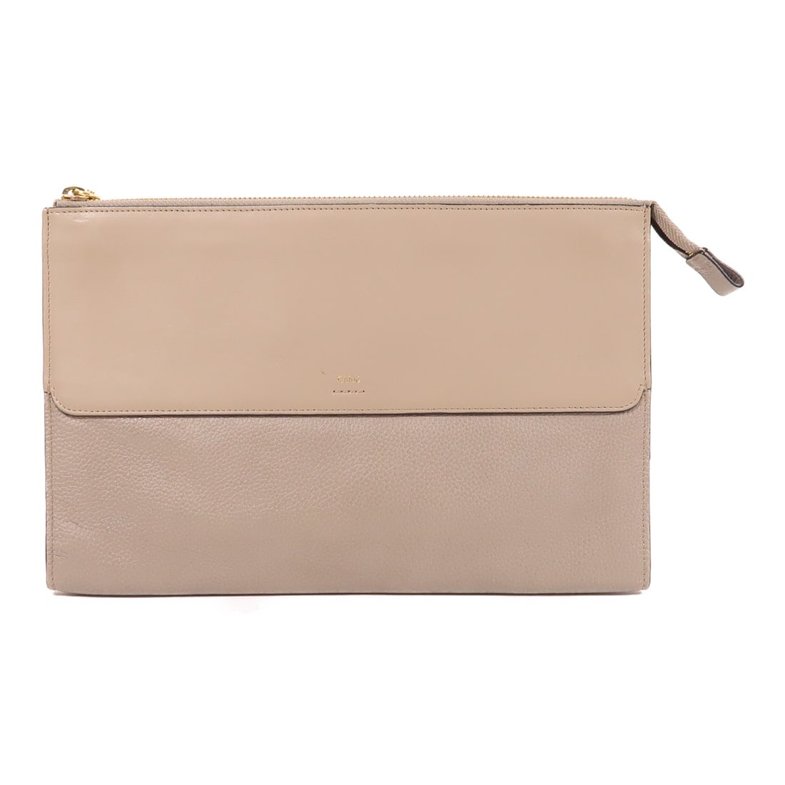 Chloe Calfskin Leather Clutch Bag Gray GHW Pouch Style: Chloe Calfskin Leather Clutch Bag Gray GHW Pouch Style This elegant Chloe clutch bag is crafted from high-quality calfskin leather in a sophisticated gray hue. With a height of 7.1 inches, a length of