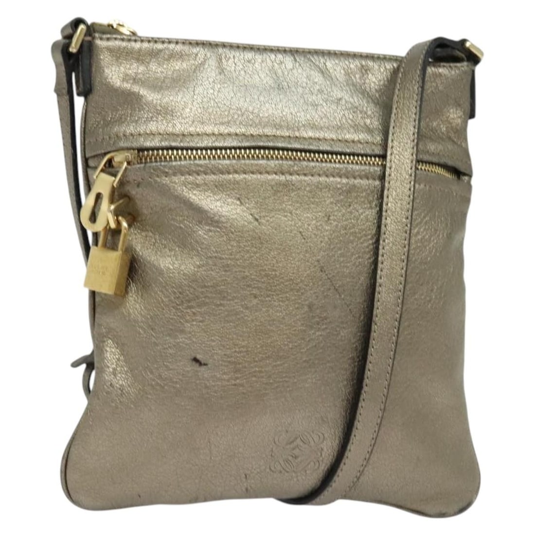 LOEWE Gold Leather Anagram Shoulder Bag with Adjustable Strap: LOEWE Gold Leather Anagram Shoulder Bag with Adjustable Strap This LOEWE Anagram Shoulder Bag is a luxurious accessory crafted from high-quality leather in a striking gold color. With dimensions of ap