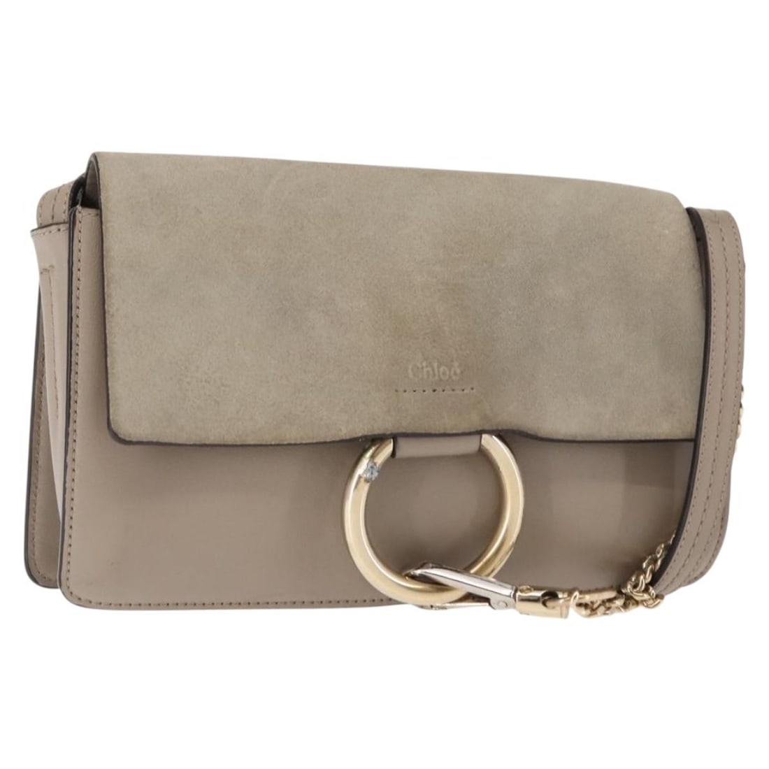 Chloe Fay Beige Suede Shoulder Bag Authentic BA6827: Chloe Fay Beige Suede Shoulder Bag Authentic BA6827 Introducing the Chloe Fay Shoulder Bag, a stylish and elegant accessory crafted from luxurious suede leather in a chic beige hue. This shoulder bag