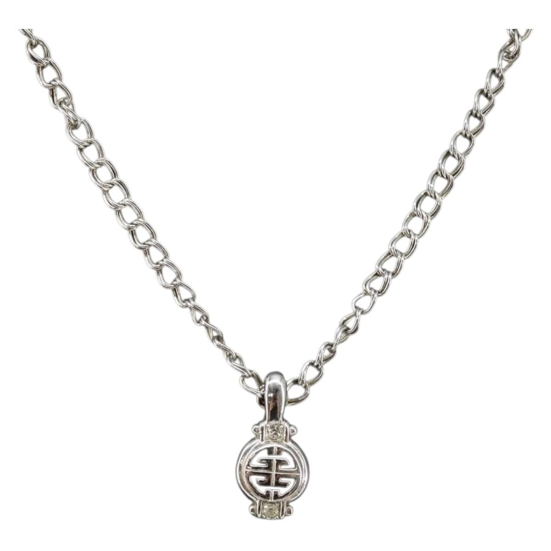 GIVENCHY Silver Metal Necklace Auth AM9173 Luxury Fashion: GIVENCHY Silver Metal Necklace Auth AM9173 Luxury Fashion This GIVENCHY silver necklace is a stylish accessory made from durable metal. With a total length of approximately 40 cm (15.7 inches), it sho