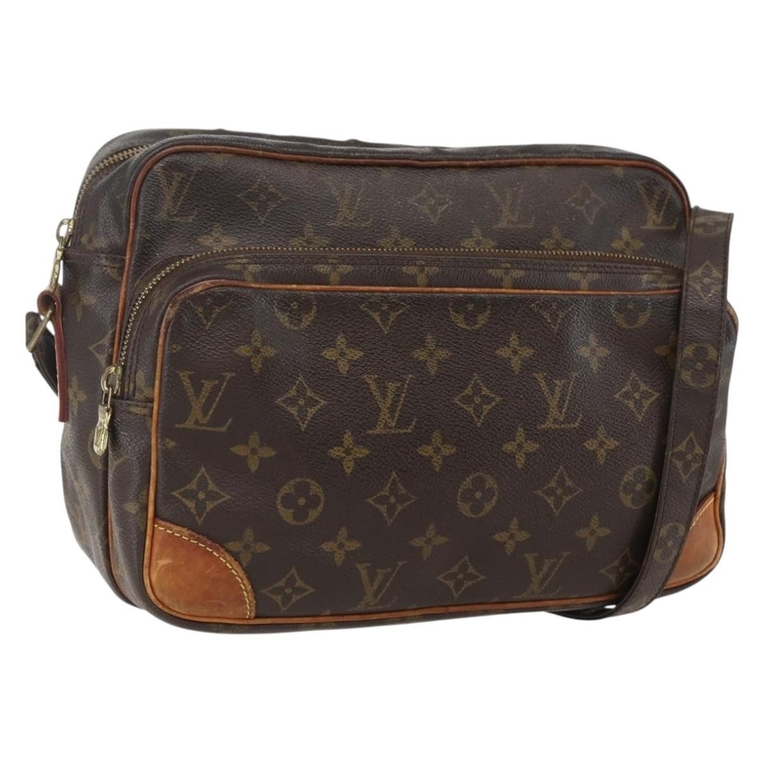 Louis Vuitton Monogram Canvas Nile Shoulder Bag M45244 France: Louis Vuitton Monogram Canvas Nile Shoulder Bag M45244 France This Louis Vuitton Monogram Nile Shoulder Bag features the iconic monogram canvas exterior with a classic shoulder bag design. Made in Fra