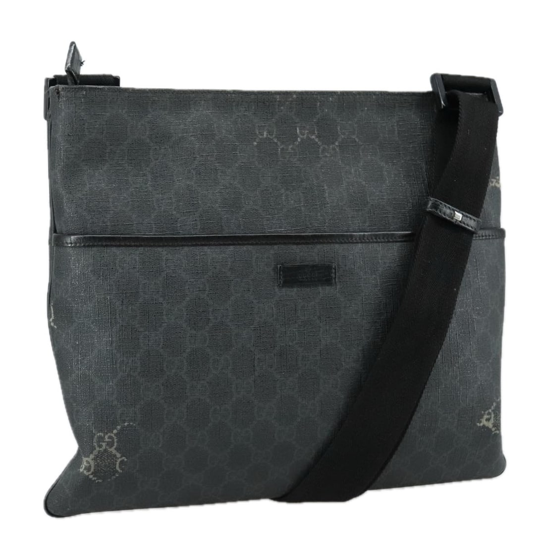 GUCCI GG Supreme Black Shoulder Bag PVC Leather 162904 Authentic: GUCCI GG Supreme Black Shoulder Bag PVC Leather 162904 Authentic This authentic GUCCI GG Supreme Shoulder Bag is crafted in Italy from durable PVC leather, showcasing a sleek black exterior. The bag f