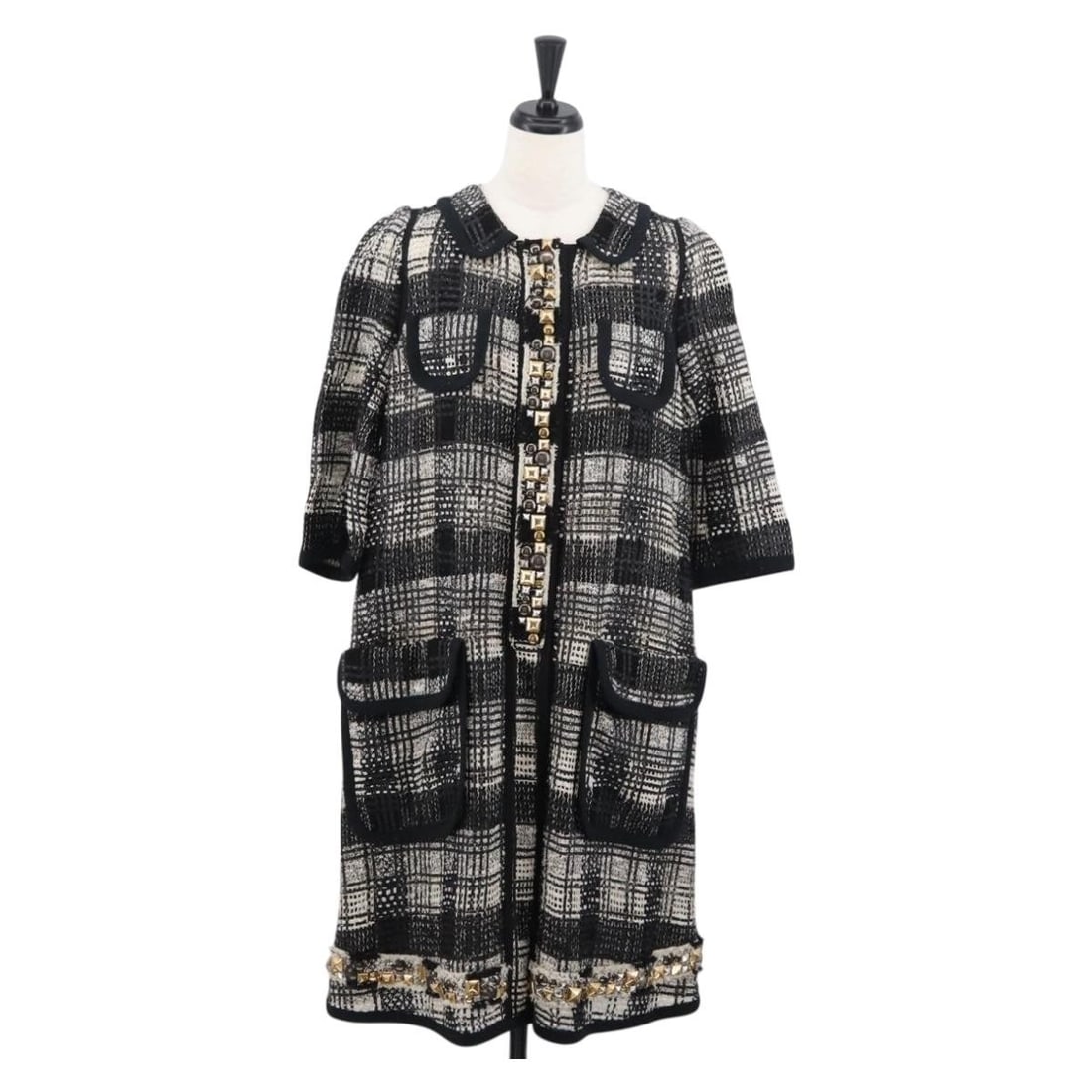 Louis Vuitton Silk Shirt Black and White Pattern Made in France: Louis Vuitton Silk Shirt Black and White Pattern Made in France This Louis Vuitton shirt is crafted from silk in a black and white color scheme. It features a shoulder width of approximately 31 cm (12