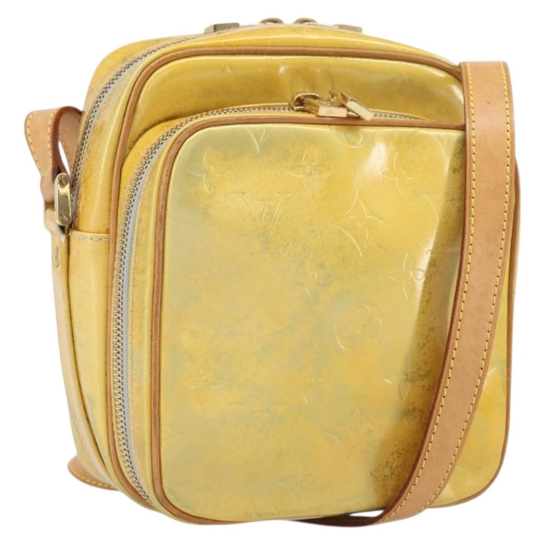 Louis Vuitton Wooster Patent Leather Shoulder Bag Gris M91036: Louis Vuitton Wooster Patent Leather Shoulder Bag Gris M91036 Louis Vuitton Monogram Vernis Wooster Shoulder Bag in Gris patent leather, made in France. This shoulder bag features dimensions approxima