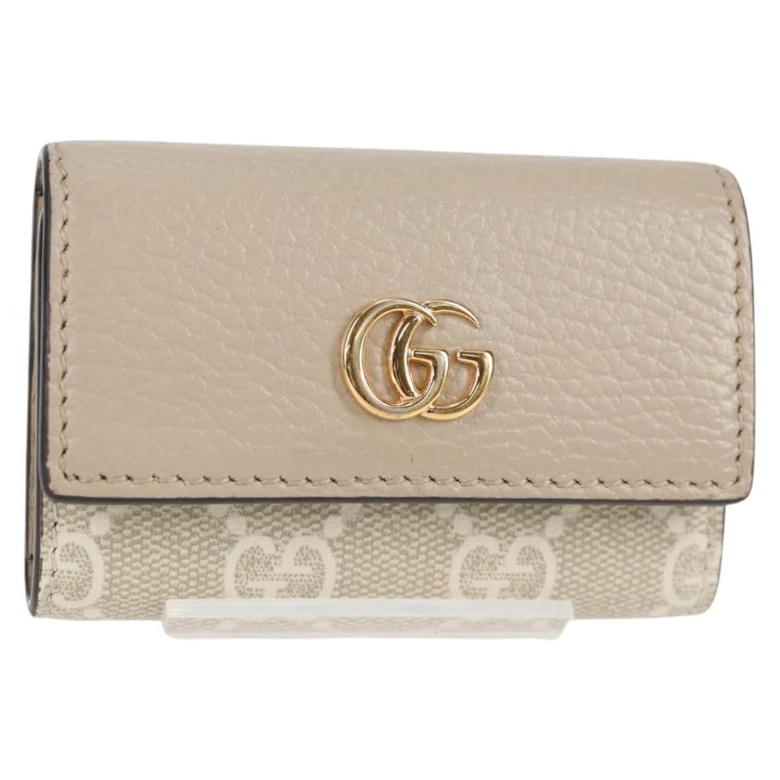 GUCCI GG Supreme Key Case 456113 2149 White Gold Authentic: GUCCI GG Supreme Key Case 456113 2149 White Gold Authentic This authentic GUCCI GG Supreme Key Case is a stylish accessory crafted from high-quality GG Canvas, featuring a sleek white and gold color s