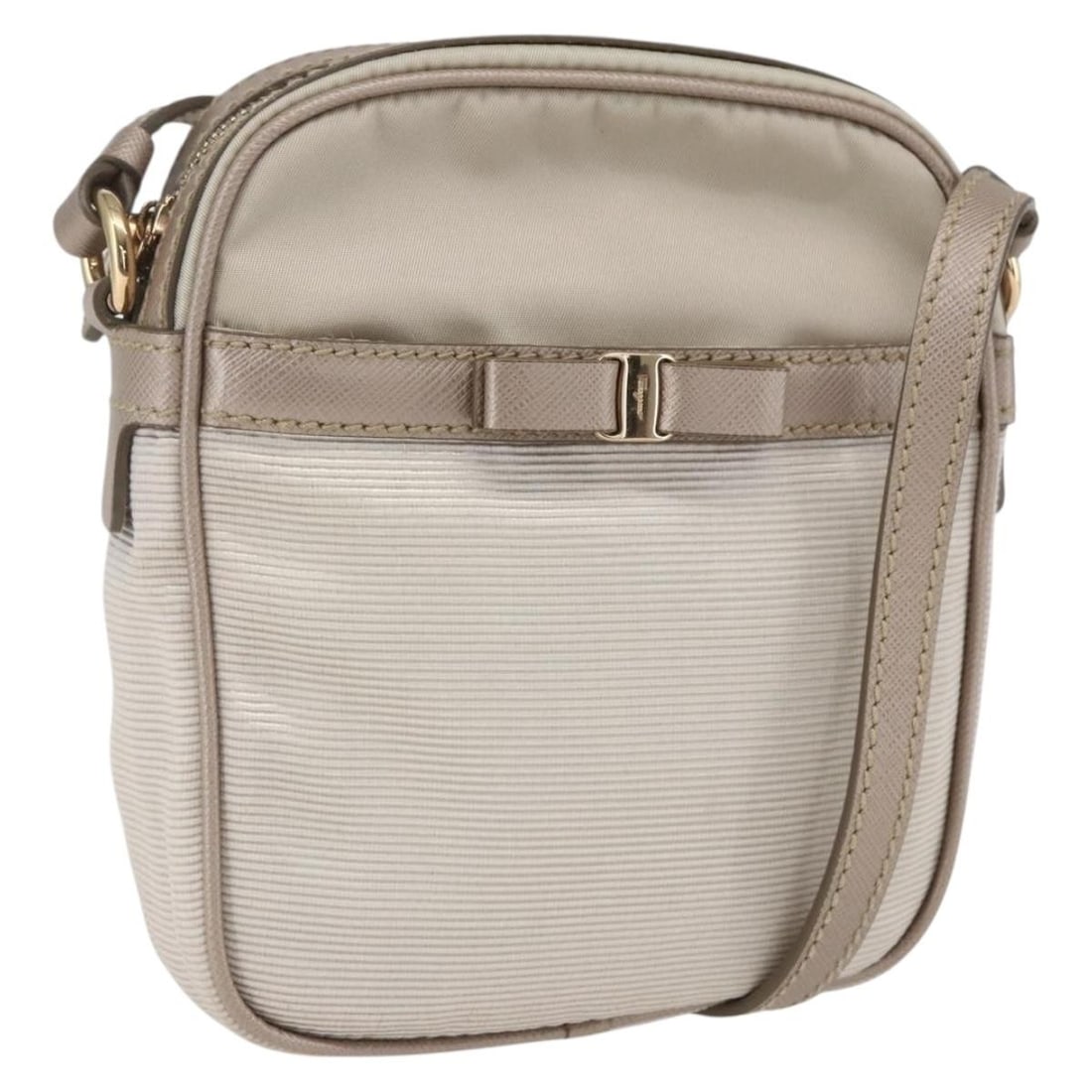 Salvatore Ferragamo Vala Nylon Shoulder Bag Beige Gold Auth Italy: Salvatore Ferragamo Vala Nylon Shoulder Bag Beige Gold Auth Italy This Salvatore Ferragamo Vala Shoulder Bag is a stylish accessory crafted in Italy, featuring a durable nylon exterior in a chic beige