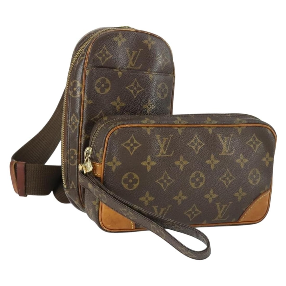 Set of 2 Louis Vuitton Monogram Canvas Clutch Bags France: Set of 2 Louis Vuitton Monogram Canvas Clutch Bags France This is a set of two Louis Vuitton clutch bags crafted from monogram canvas in the classic monogram color. Both items are heavily used and sho