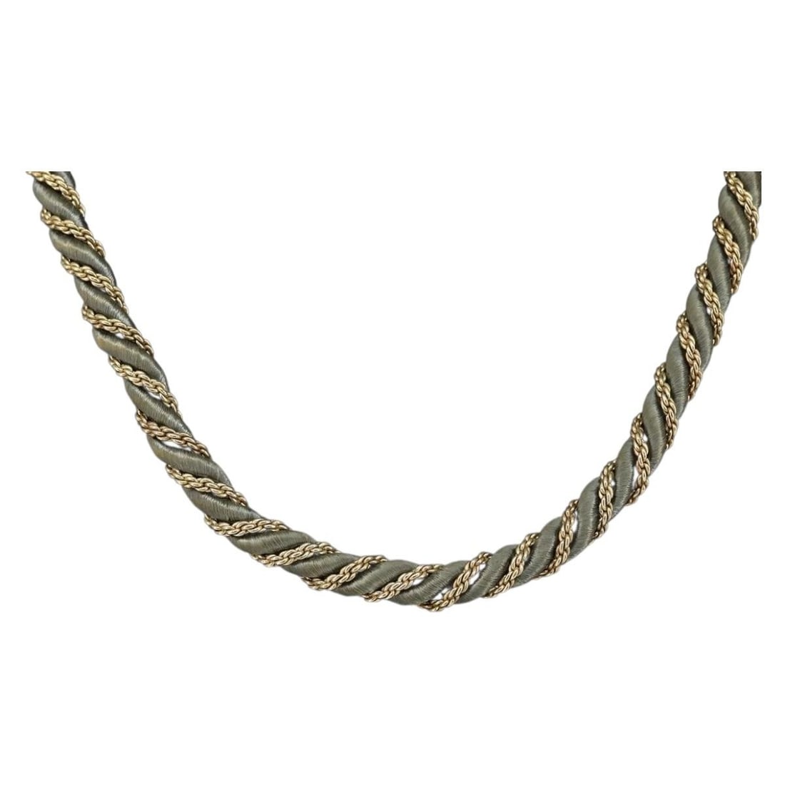 Christian Dior Gray Gold Metal Necklace Authentic AM9878: Christian Dior Gray Gold Metal Necklace Authentic AM9878 This elegant Christian Dior necklace showcases a chic gray and gold color combination, crafted from durable metal. With a total length of appro