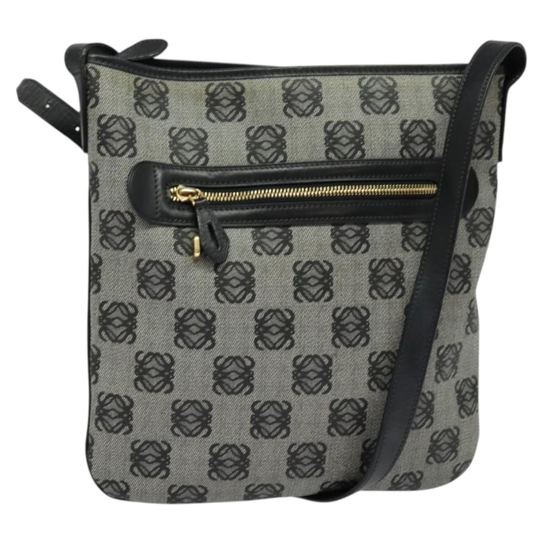 LOEWE Anagram Gray Gold PVC Shoulder Bag Spain Auth: LOEWE Anagram Gray Gold PVC Shoulder Bag Spain Auth This LOEWE anagram shoulder bag is a stylish accessory crafted from durable PVC leather in a sophisticated gray and gold color scheme. It features a