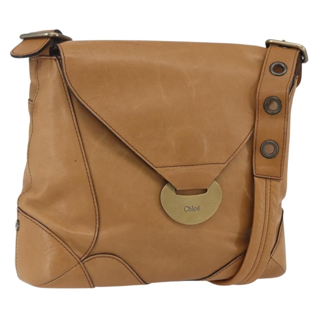 Chloe Beige Leather Shoulder Bag Italy: Chloe Beige Leather Shoulder Bag Italy This Chloe shoulder bag is crafted from beige leather and features a classic design. The bag has a single shoulder strap with an adjustable drop and offers a spa