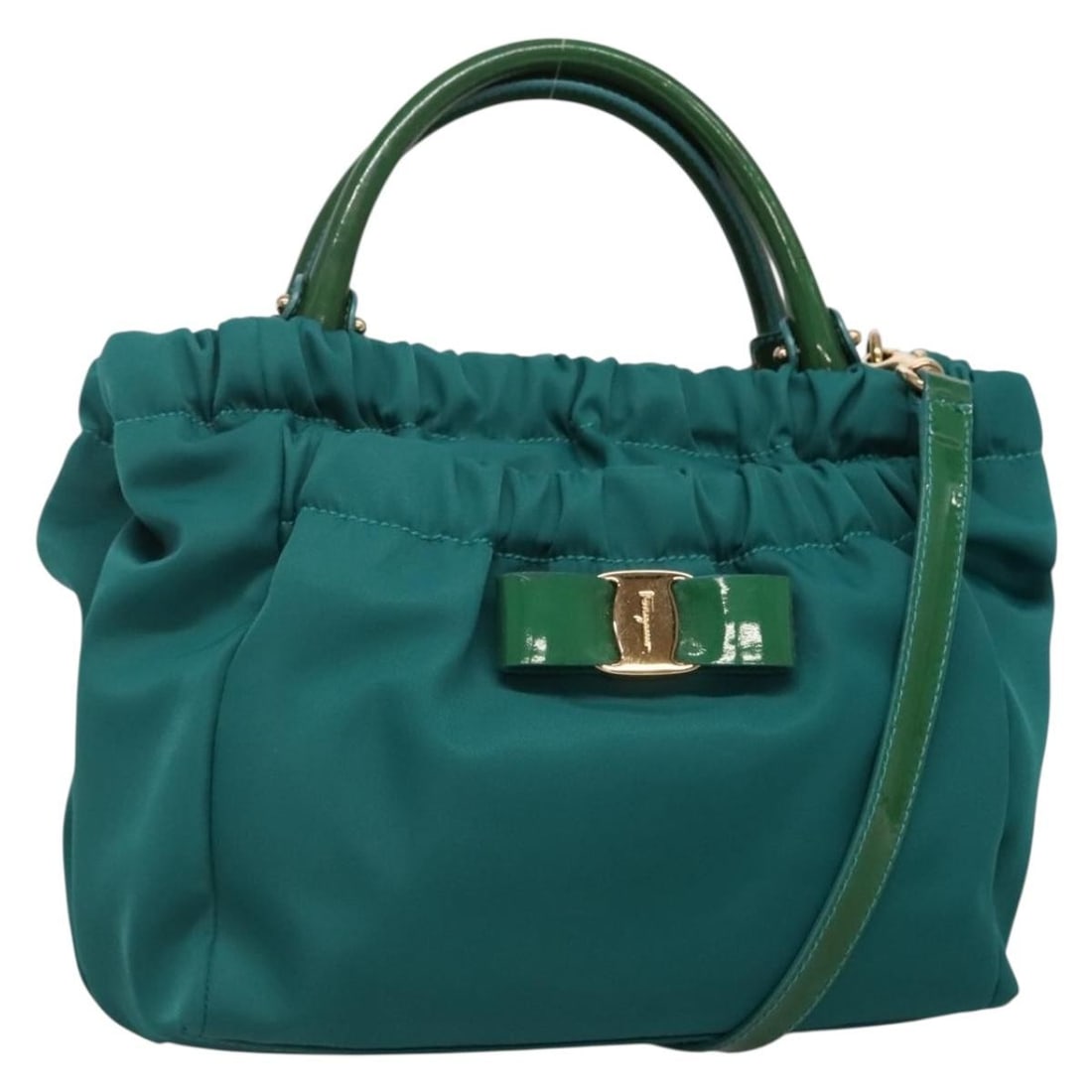 Salvatore Ferragamo Vala Tote Bag Nylon Green Gold Authentic 2way: Salvatore Ferragamo Vala Tote Bag Nylon Green Gold Authentic 2way Introducing the Salvatore Ferragamo Vala Tote Bag, a stunning blend of style and functionality. Crafted from durable nylon, this tote