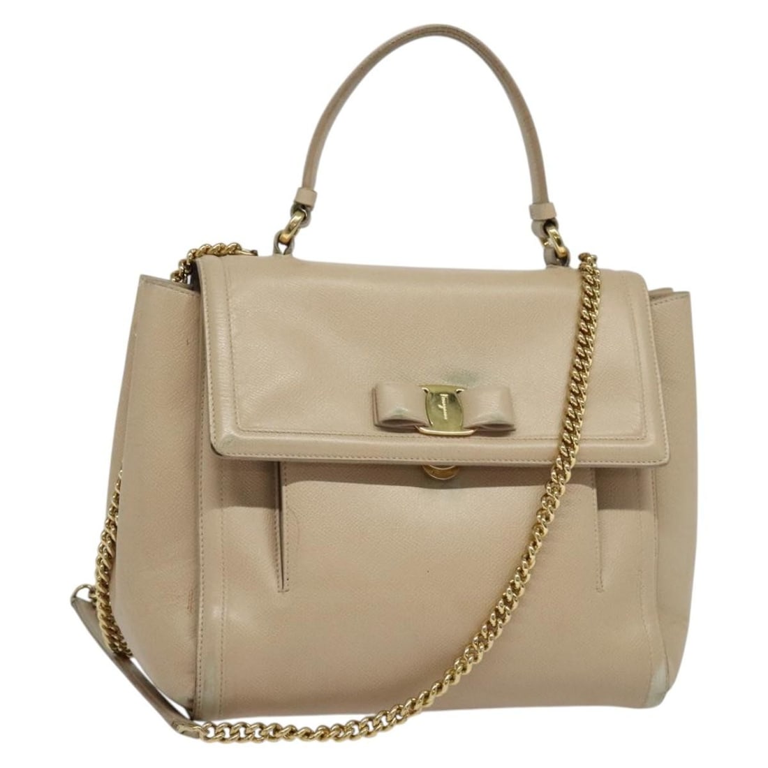 Salvatore Ferragamo Vala Beige Gold Leather Hand Bag 2-Way Auth BA4303: Salvatore Ferragamo Vala Beige Gold Leather Hand Bag 2-Way Auth BA4303 This Salvatore Ferragamo Vala Hand Bag showcases a sophisticated blend of beige and gold leather, exuding elegance and luxury. Cr