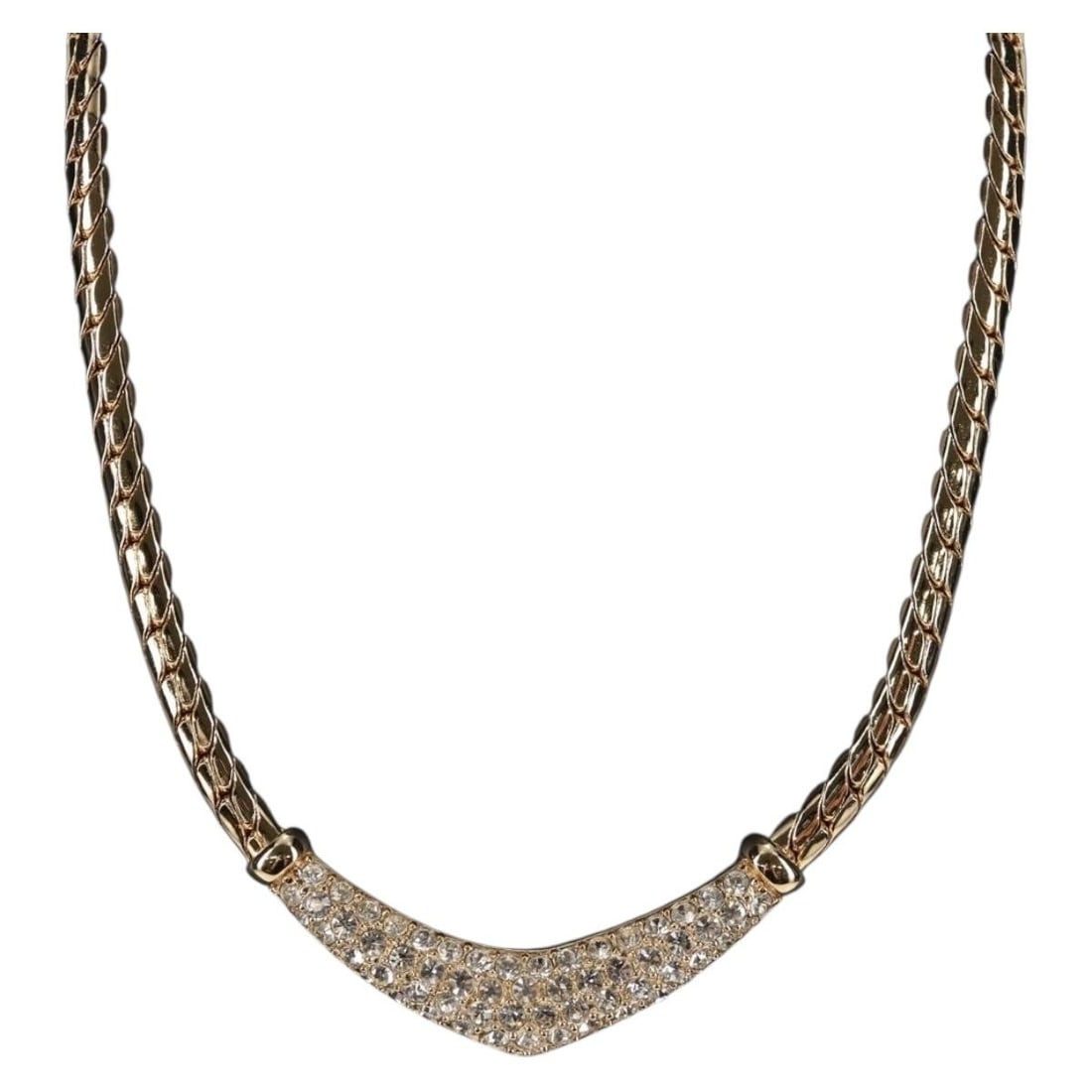 Christian Dior Gold Metal Necklace Auth 144702V Germany: Christian Dior Gold Metal Necklace Auth 144702V Germany This elegant Christian Dior necklace is crafted from high-quality metal in a striking gold color. Made in Germany, this necklace features a tota
