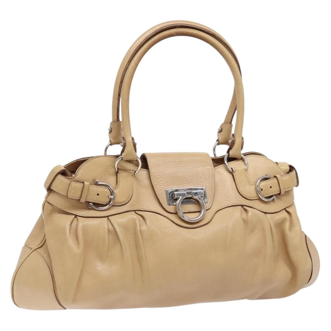 Salvatore Ferragamo Gancini Hand Bag Leather Beige Silver Made in Italy: Salvatore Ferragamo Gancini Hand Bag Leather Beige Silver Made in Italy This stylish Salvatore Ferragamo Gancini Hand Bag showcases a chic combination of beige and silver leather. Crafted in Italy, th