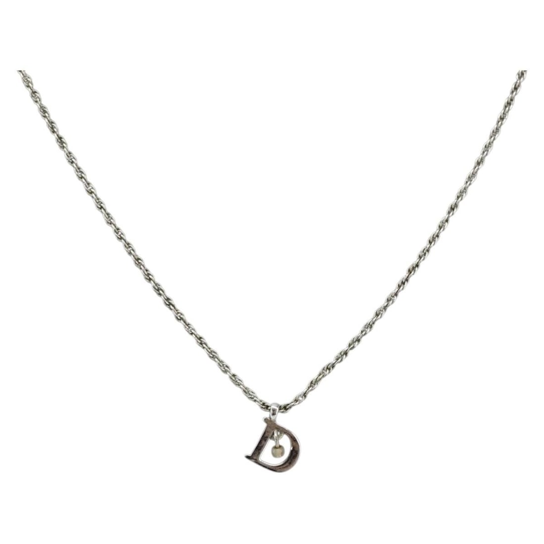 Christian Dior Silver Metal Necklace Authentic AM9482: Christian Dior Silver Metal Necklace Authentic AM9482 Elevate your accessory collection with this exquisite Christian Dior Silver Necklace. Crafted from durable metal, this stylish piece measures appr