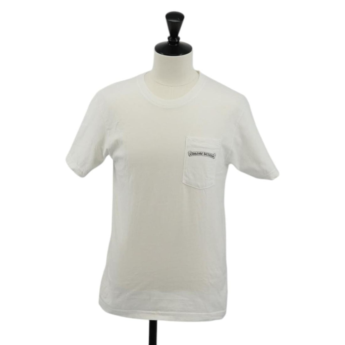 Chrome Hearts White Cotton TShirt Authentic 136574M USA: Chrome Hearts White Cotton TShirt Authentic 136574M USA This Chrome Hearts T-shirt is crafted from 100% cotton, offering a comfortable and breathable fit. The shirt features a classic white color, mak