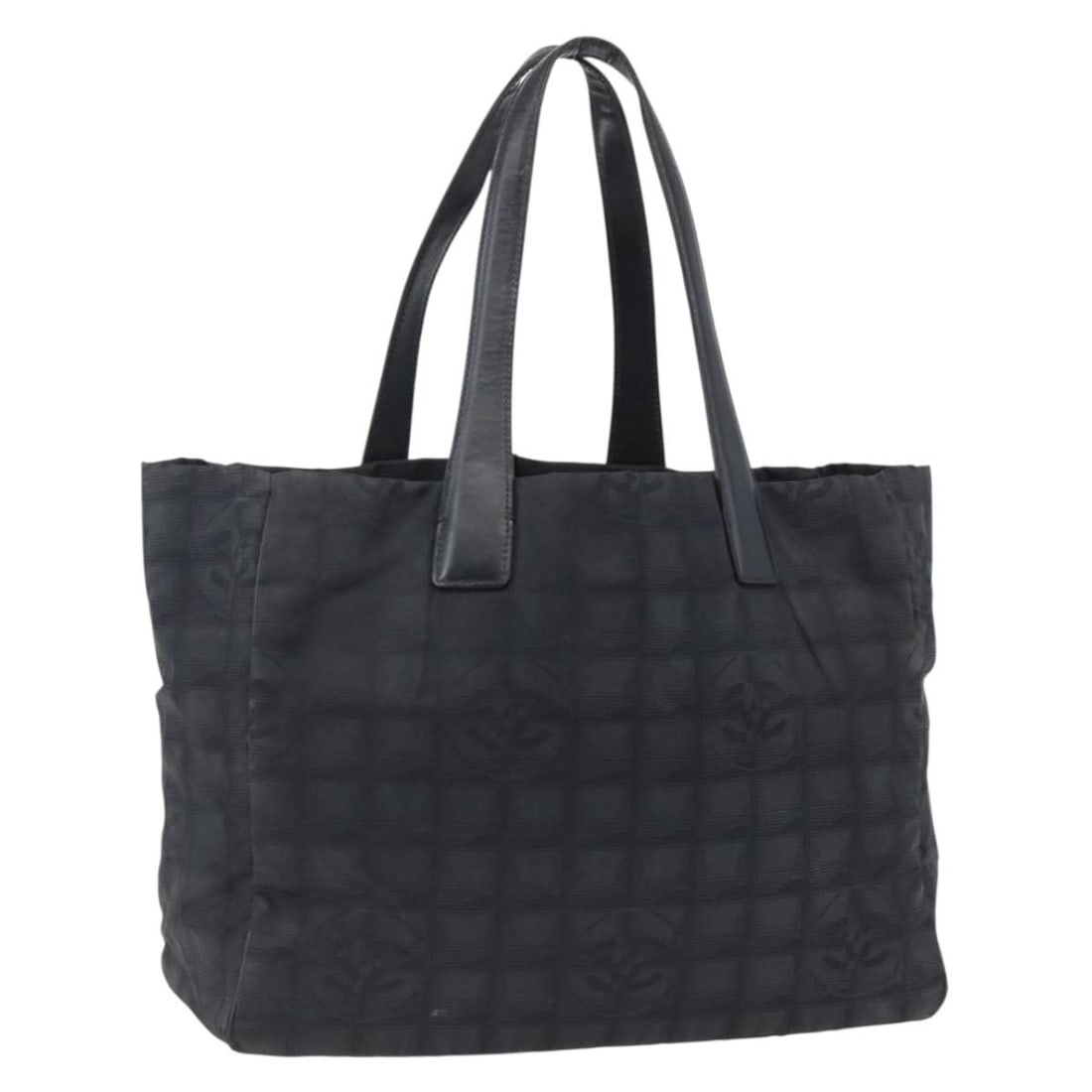 Chanel New Travel Line Black Nylon Tote Bag Gold CC Italy: Chanel New Travel Line Black Nylon Tote Bag Gold CC Italy This CHANEL Travel Line tote bag is crafted from black nylon with gold accents. Made in Italy, it features dual handles and the iconic gold CC