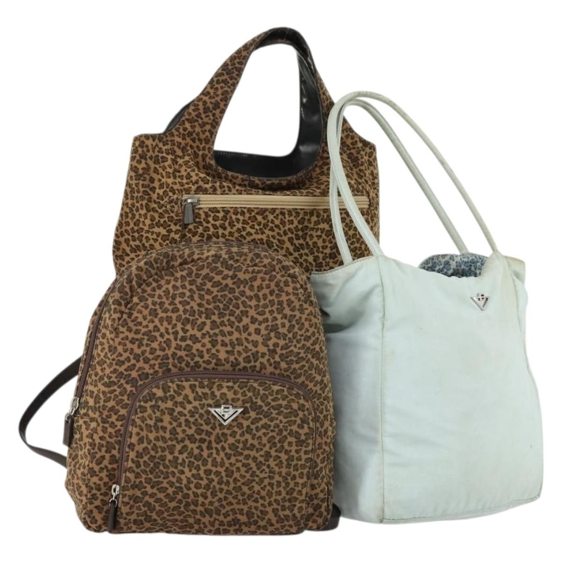 Bottega Veneta Blue Brown Nylon Shoulder Bag 3 Piece Set Auth: Bottega Veneta Blue Brown Nylon Shoulder Bag 3 Piece Set Auth This Bottega Veneta shoulder bag set features a striking combination of blue and brown nylon, making it a stylish and versatile accessory.