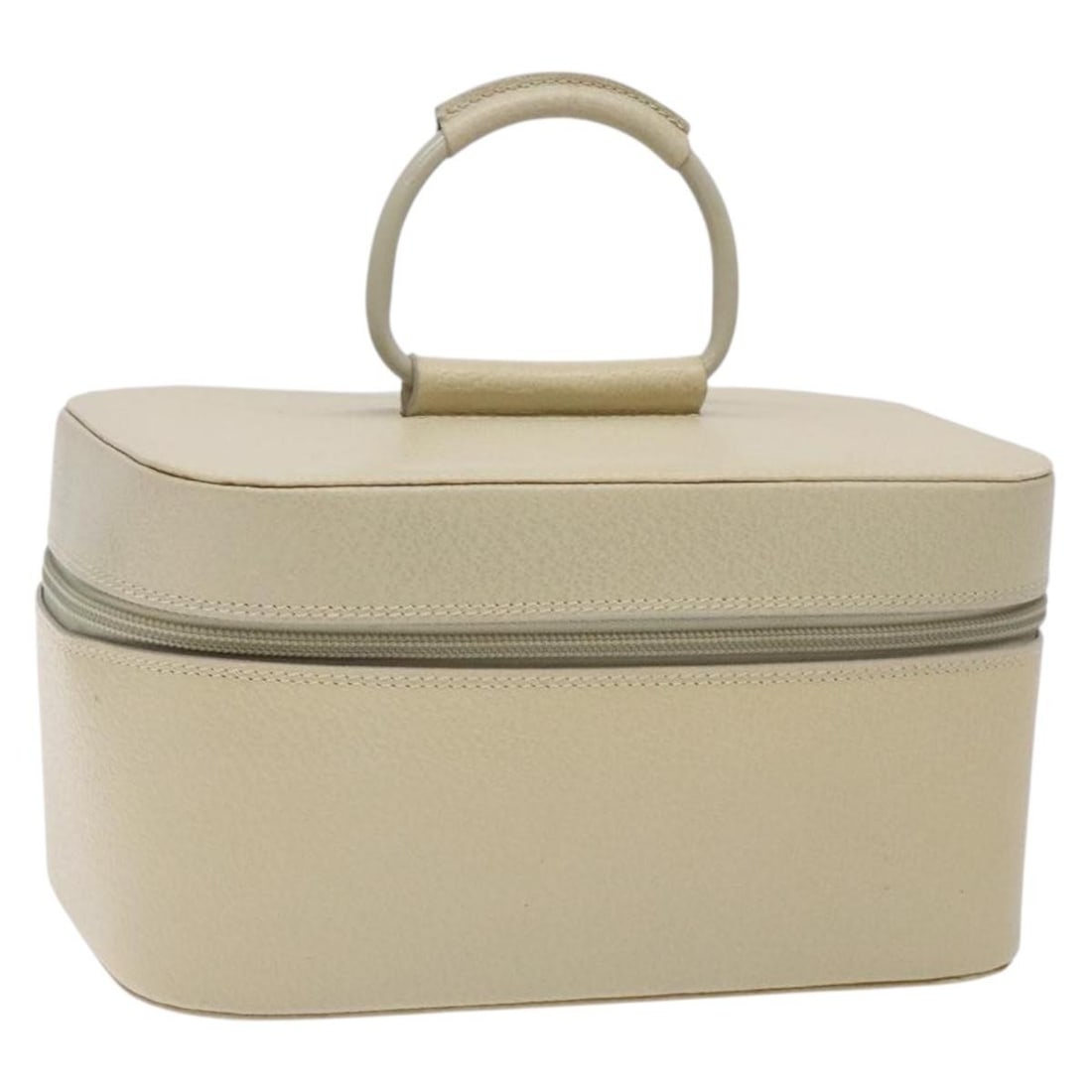GUCCI Vanity Pouch Leather Beige Silver 039 2020 0710 Authentic Italy: GUCCI Vanity Pouch Leather Beige Silver 039 2020 0710 Authentic Italy This GUCCI Vanity Pouch is crafted from high-quality leather in an elegant beige and silver color combination. It measures approxi