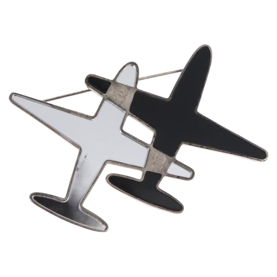 CHANEL Silver Metal Airline Mirror Brooch Authentic 154038V: CHANEL Silver Metal Airline Mirror Brooch Authentic 154038V This exquisite CHANEL Airline Mirror Brooch showcases a sophisticated design crafted from high-quality metal in a stunning silver color. Mad
