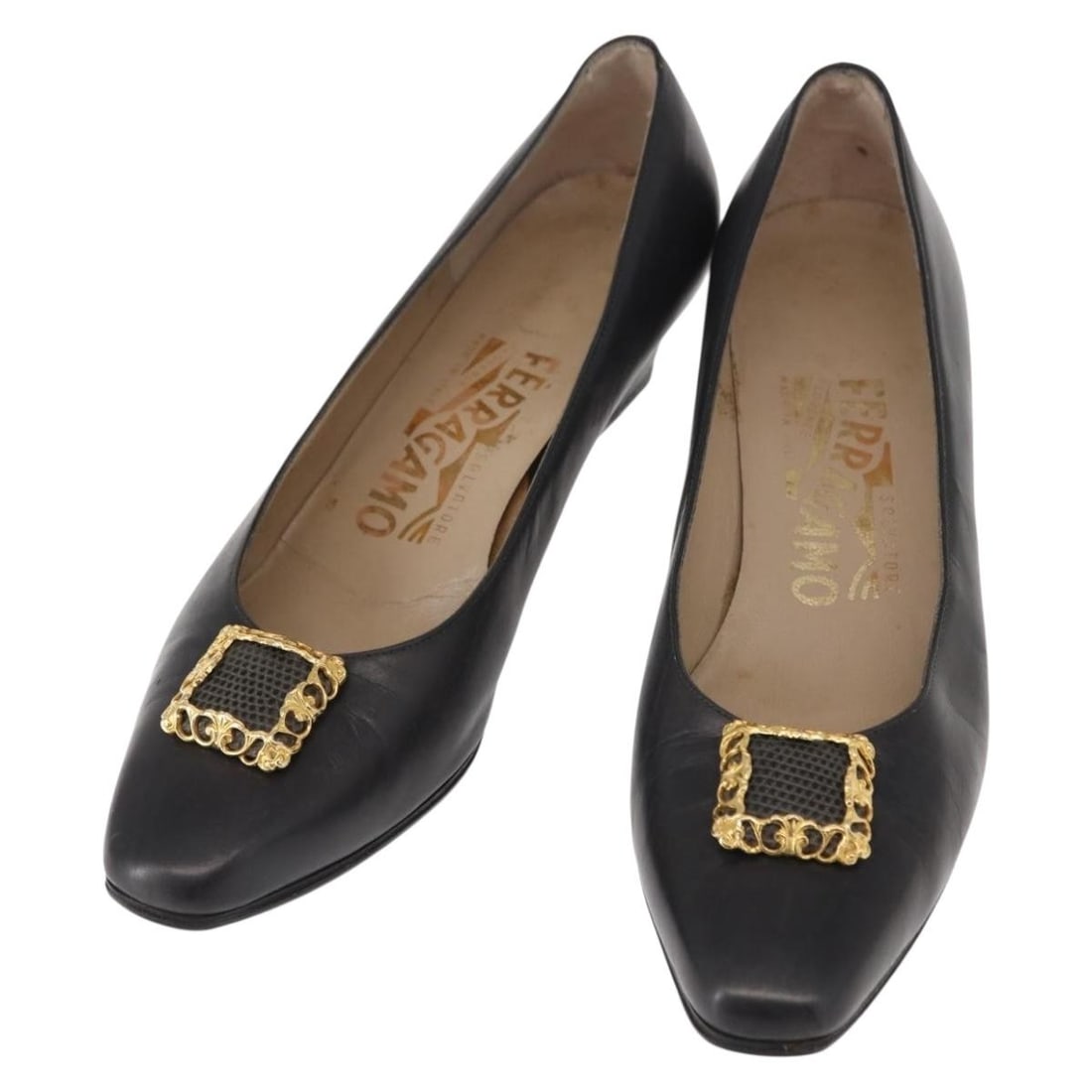 Salvatore Ferragamo Black Gold Leather Pumps Authentic Italy: Salvatore Ferragamo Black Gold Leather Pumps Authentic Italy Elevate your style with these Salvatore Ferragamo Pumps, expertly crafted in Italy from high-quality leather. These elegant shoes feature a