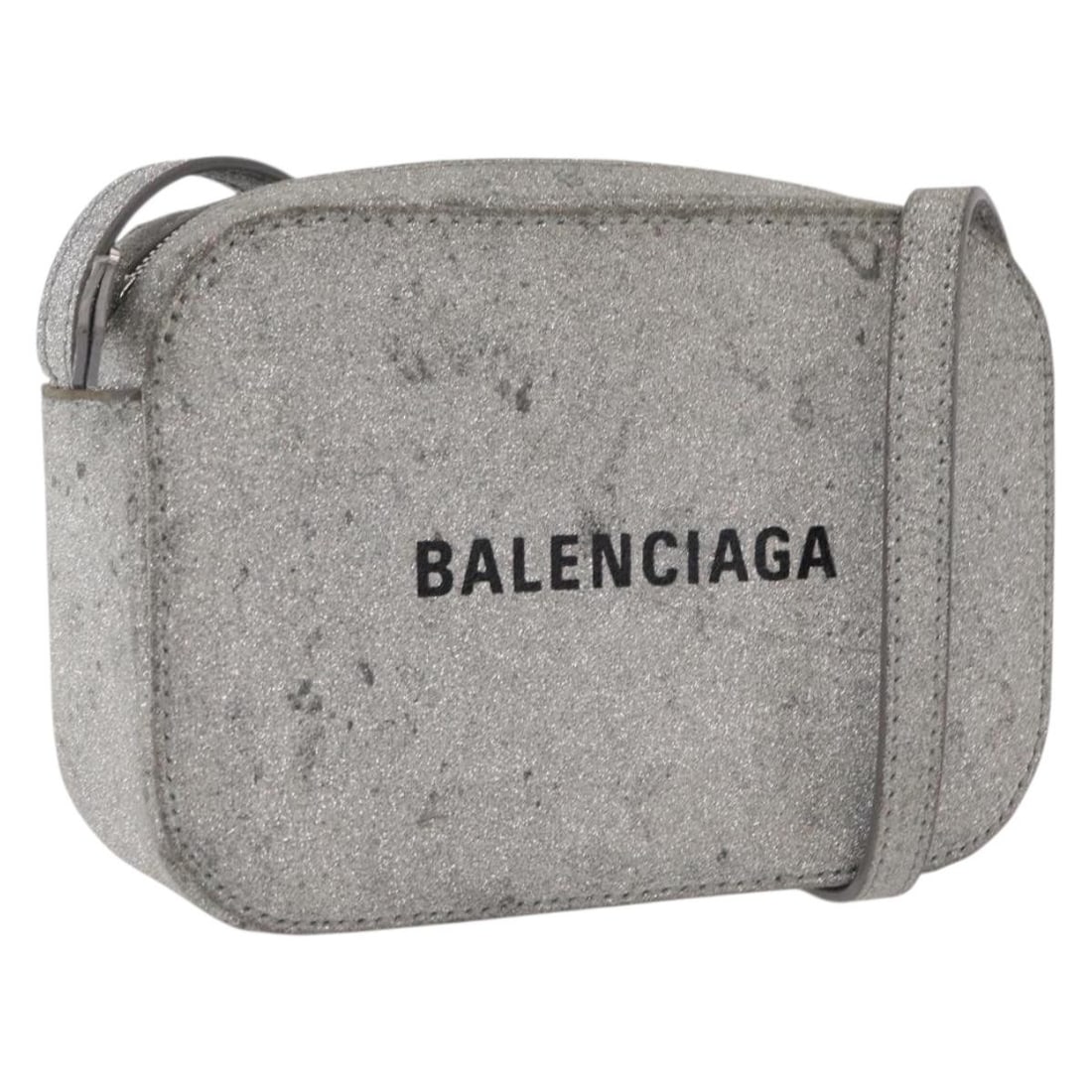 Balenciaga XS Everyday Camera Leather Shoulder Bag in Silver 552372: Balenciaga XS Everyday Camera Leather Shoulder Bag in Silver 552372 This is a Balenciaga Everyday Camera Bag XS, designed as a compact shoulder bag crafted from silver leather. The bag features a main