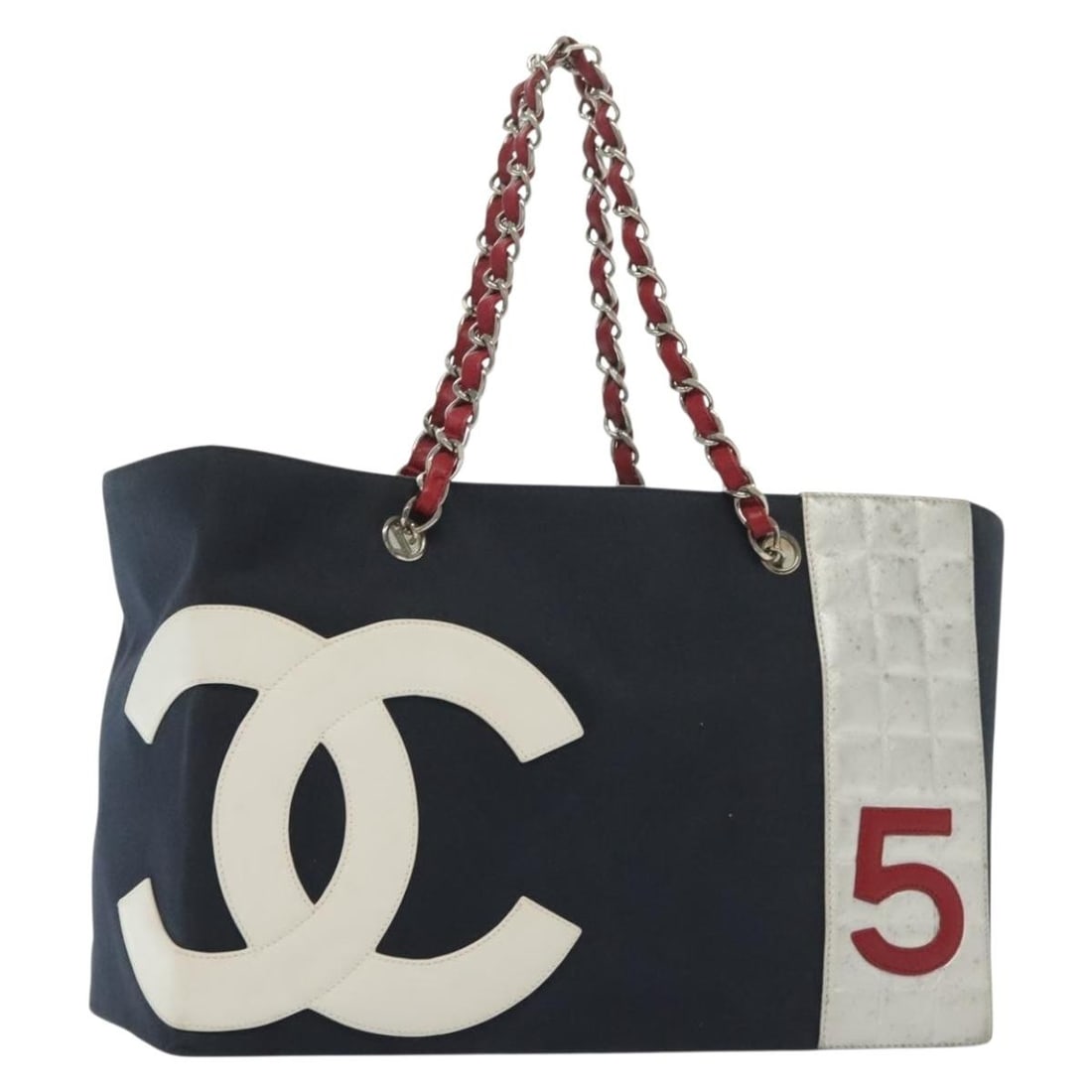 CHANEL Choco Bar Line Navy Silver Canvas Tote Bag Auth 138802: CHANEL Choco Bar Line Navy Silver Canvas Tote Bag Auth 138802 This authentic CHANEL Choco Bar Line Chain Tote Bag combines a stylish navy canvas exterior with silver accents, perfect for any occasion.
