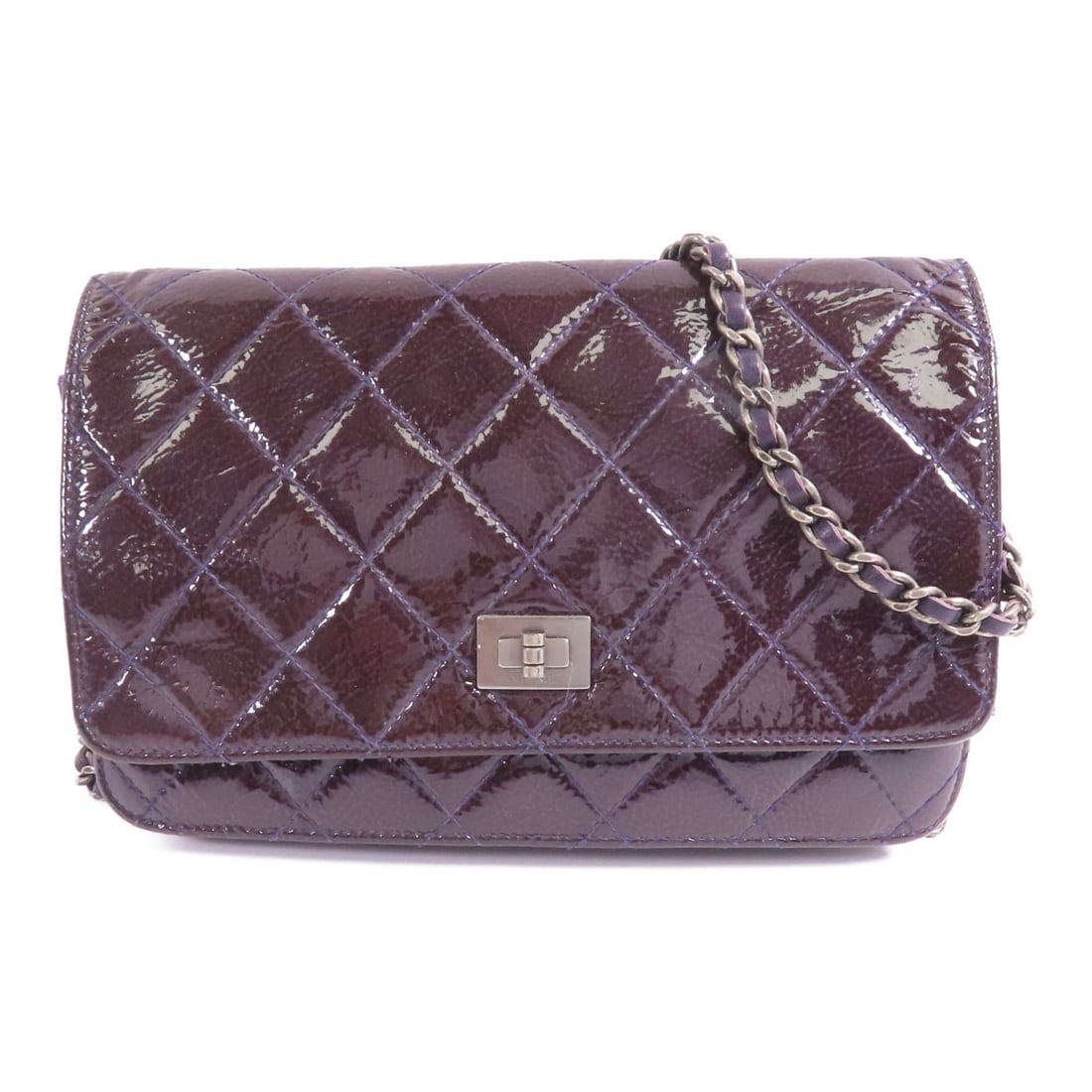 CHANEL CC 2.55 Purple Patent Leather Shoulder Bag: CHANEL CC 2.55 Purple Patent Leather Shoulder Bag Elevate your accessory collection with this stunning CHANEL CC 2.55 Wallet On Chain Shoulder Bag crafted from luxurious patent leather in a vibrant pu