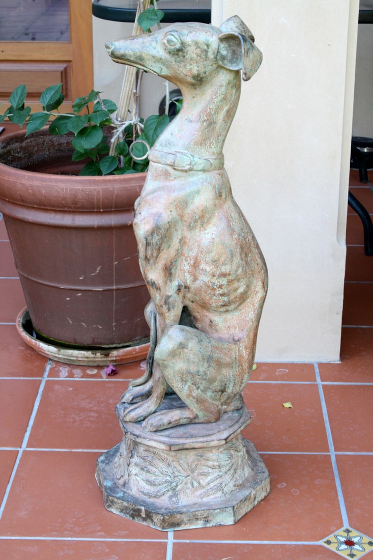 Exquisite 1900 French Bronze Dog Sculpture Signed with Patina: Exquisite 1900 French Bronze Dog Sculpture Signed with Patina Discover a stunning 1900 French bronze dog sculpture, showcasing exquisite detail, design, and a rich patina. This remarkable piece is ful