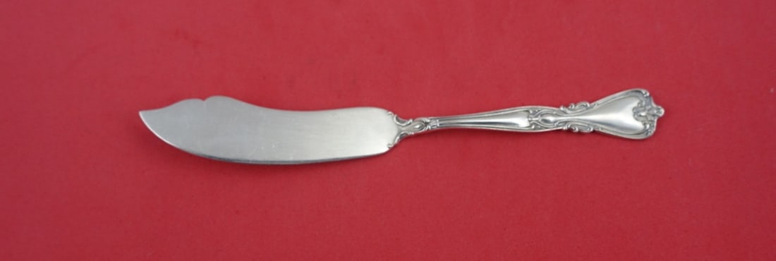 Wallace Lady Windsor Sterling Silver Master Butter Knife 6 5/8": Wallace Lady Windsor Sterling Silver Master Butter Knife 6 5/8" This exquisite Master Butter Knife features the elegant Lady Windsor pattern, also known as Victoria New, crafted by Wallace. Made from