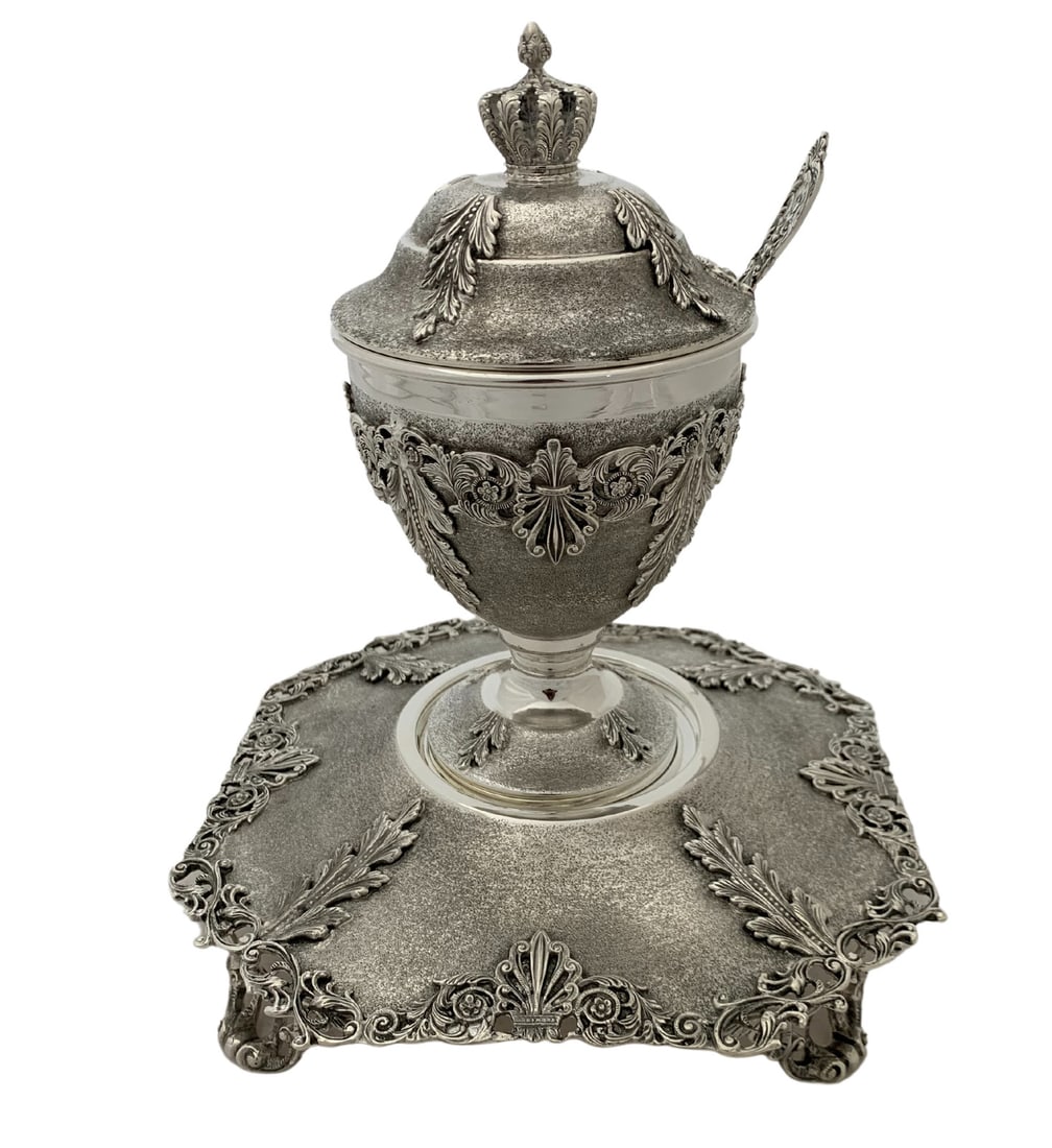 Handmade 925 Sterling Silver Floral Leaf Honey Dish and Tray Set: Handmade 925 Sterling Silver Floral Leaf Honey Dish and Tray Set This exquisite honey dish and tray set is crafted from fine 925 sterling silver, showcasing stunning handmade floral leaf applique desi