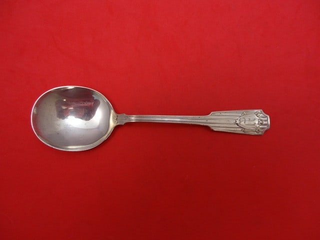 Gorham Spotswood Sterling Silver Gumbo Soup Spoon 6.75 Inch: Gorham Spotswood Sterling Silver Gumbo Soup Spoon 6.75 Inch Presenting the Spotswood by Gorham Sterling Silver Gumbo Soup Spoon, measuring 6 3/4 inches in length. This exquisite spoon features a charm