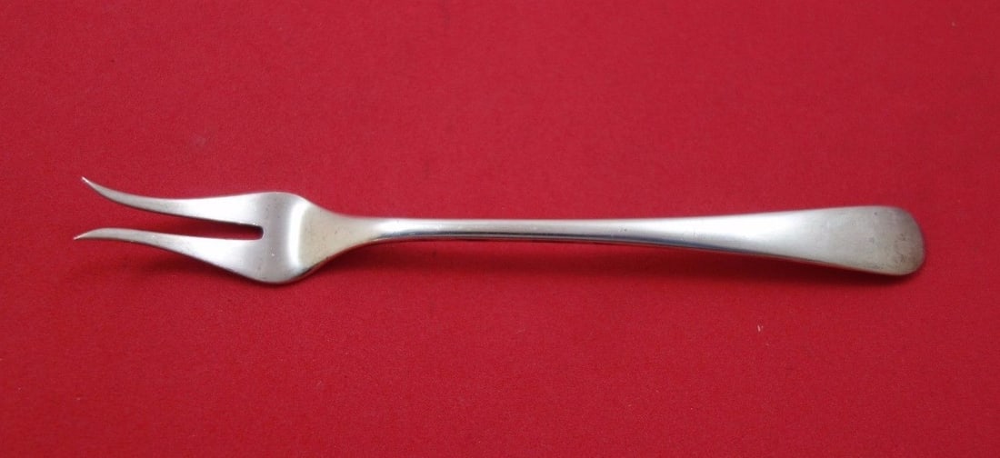 Blackinton French Colonial Sterling Silver 2-Tine Pickle Fork 5 3/4 in: Blackinton French Colonial Sterling Silver 2-Tine Pickle Fork 5 3/4 in This exquisite French Colonial pickle fork, crafted by Blackinton, features a classic 2-tine design and measures 5 3/4 inches in