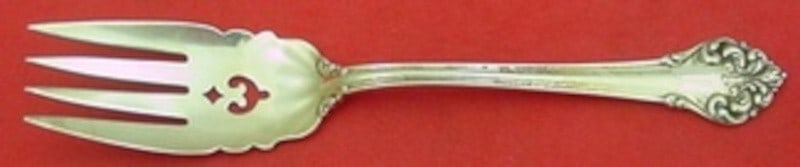 Reed and Barton Elegante Sterling Silver Salad Fork 6 Inch Pierced Design: Reed and Barton Elegante Sterling Silver Salad Fork 6 Inch Pierced Design Introducing the Elegante salad fork by Reed and Barton, a stunning piece crafted from high-quality sterling silver. This fork