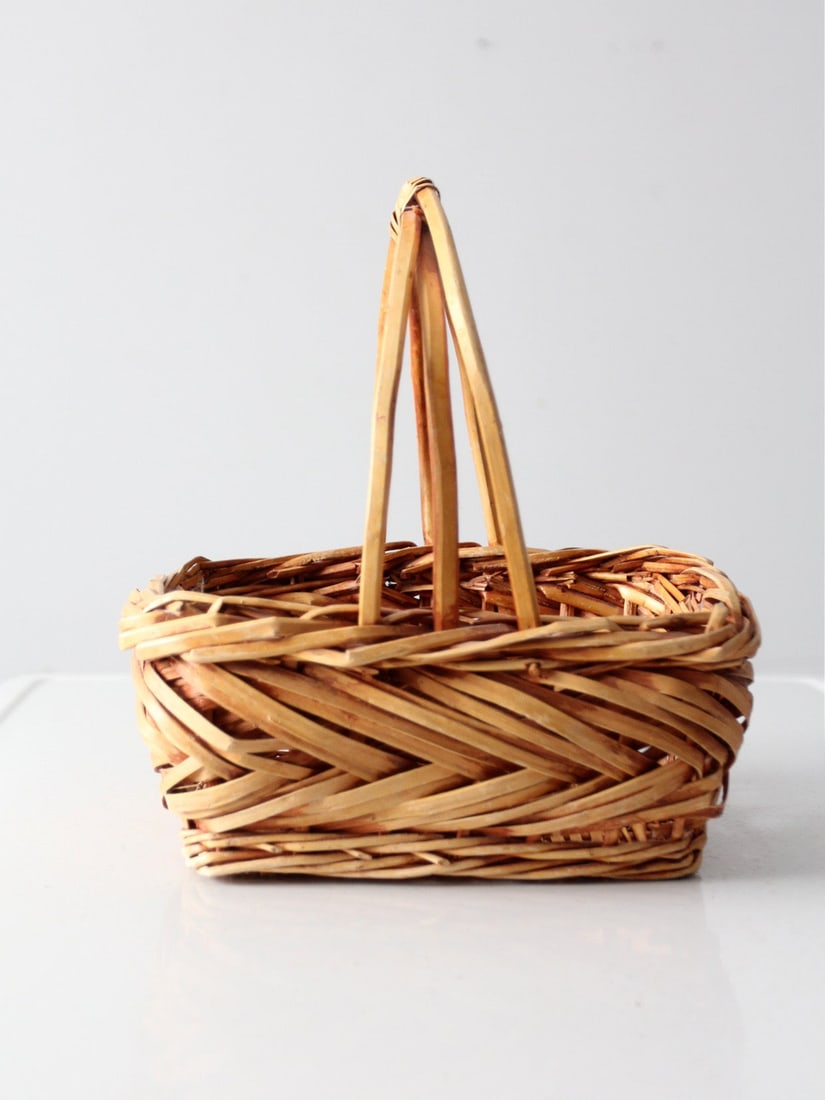 Charming Vintage Wicker Basket with Wooden Handle 12.5in (1 of 8)