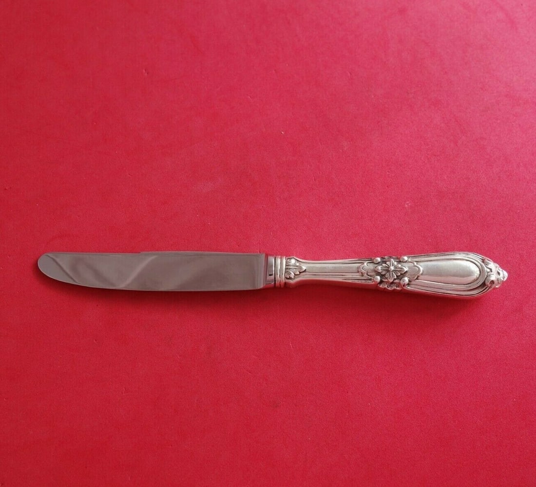 Buccellati Esteval Sterling Silver Luncheon Knife 8.25 Inches: Buccellati Esteval Sterling Silver Luncheon Knife 8.25 Inches This elegant luncheon knife is part of the Esteval pattern by Buccellati, crafted in Italy. It features a hollow handle made from high-qua