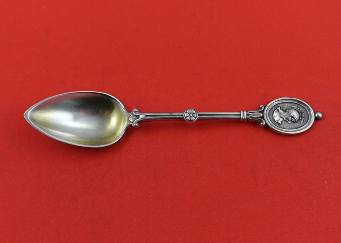Wendt Sterling Silver Medallion Grapefruit Spoon 6" Antique 1850-1899: Wendt Sterling Silver Medallion Grapefruit Spoon 6" Antique 1850-1899 This elegant grapefruit spoon is crafted from sterling silver and features the exquisite Medallion pattern by Wendt, dating back t