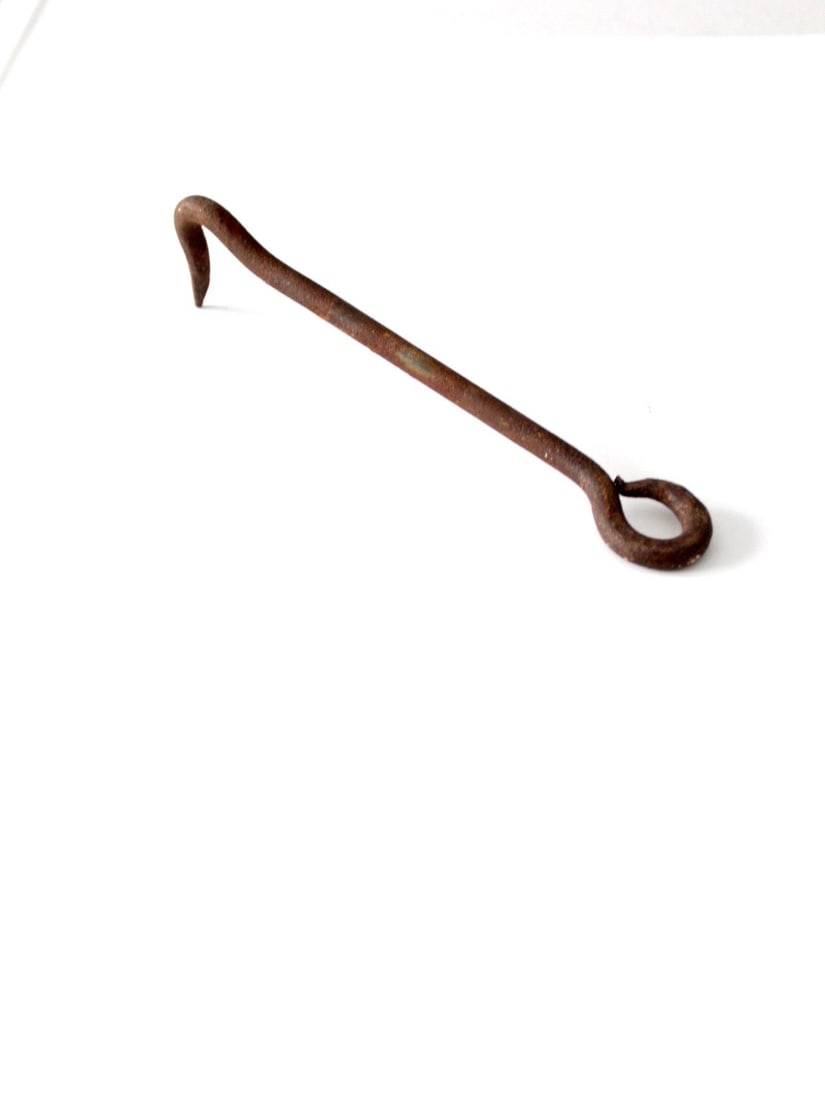 Charming Antique Iron Hook with Rustic Finish and Ring: Charming Antique Iron Hook with Rustic Finish and Ring Discover this charming antique iron hook, featuring a rustic finish that showcases its age and character. The hook is equipped with a ring on one
