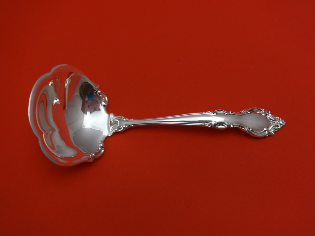 Lunt Malvern Sterling Silver Gravy Ladle 6 3/8 Inch: Lunt Malvern Sterling Silver Gravy Ladle 6 3/8 Inch This exquisite gravy ladle from the Malvern pattern by Lunt, measuring 6 3/8 inches, showcases the timeless elegance of sterling silver. Crafted by