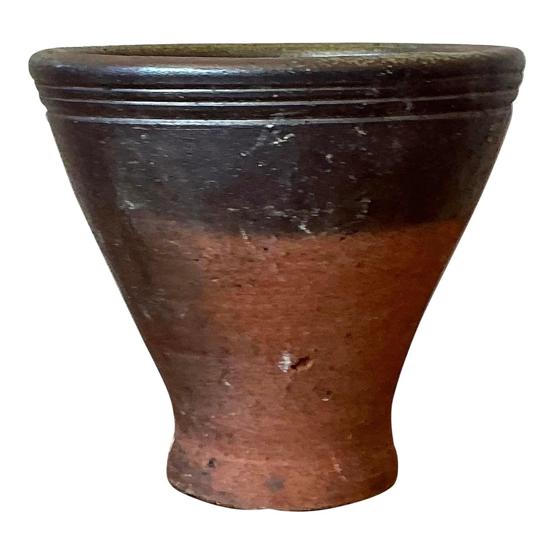 Conical Mid-Century Studio Stoneware Bowl with Incised Olive Rim: Conical Mid-Century Studio Stoneware Bowl with Incised Olive Rim This vintage studio pottery bowl exemplifies the tactile beauty and organic aesthetics of Mid-Century American ceramic art. Handcrafted