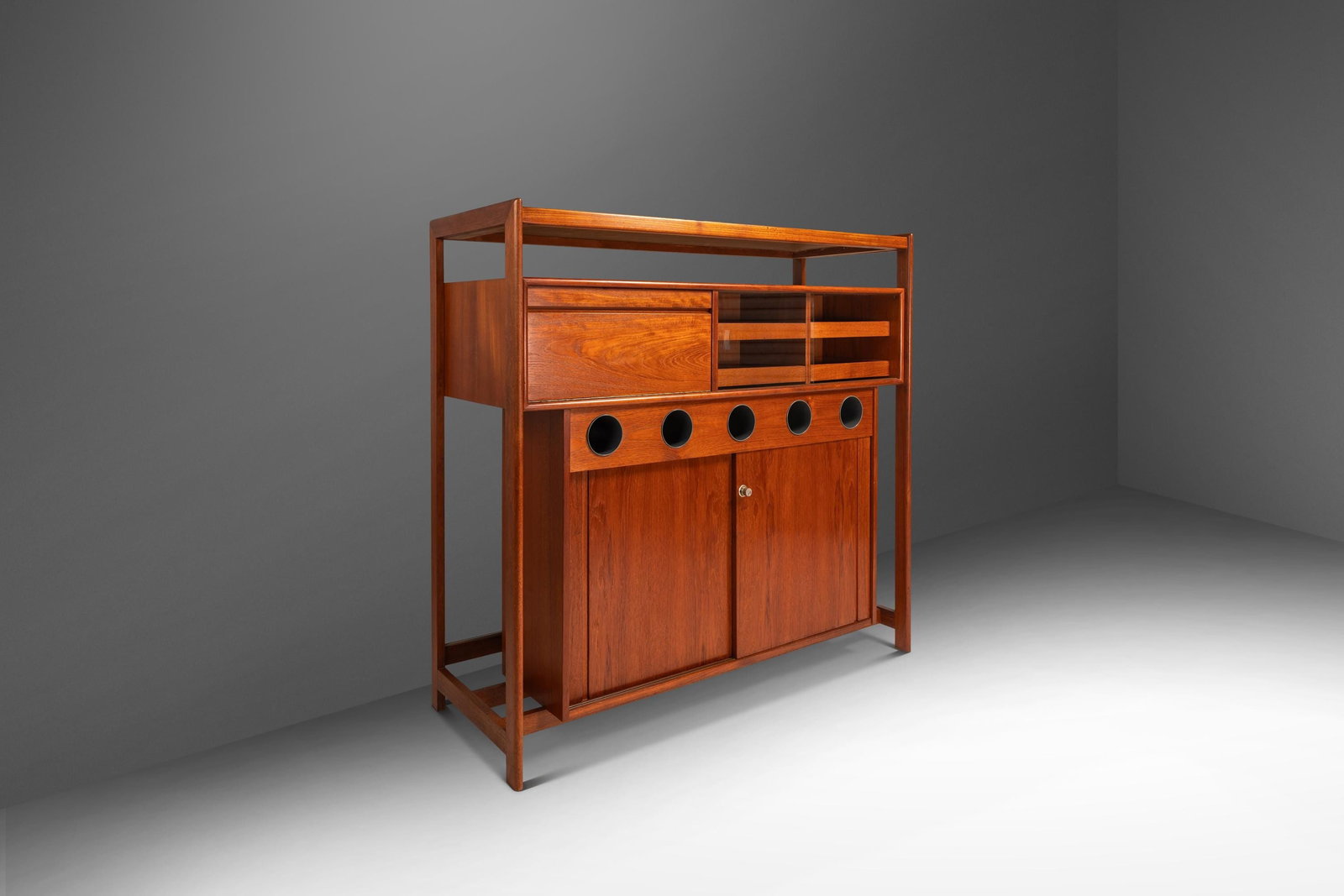 Rare Knud Bent Danish Mid-Century Dry Bar in Teak with Leather Top: Rare Knud Bent Danish Mid-Century Dry Bar in Teak with Leather Top Discover a rare Danish Mid-Century Modern dry bar designed by Knud Bent for Dyrlund, crafted in the 1960s. This exquisite piece showc