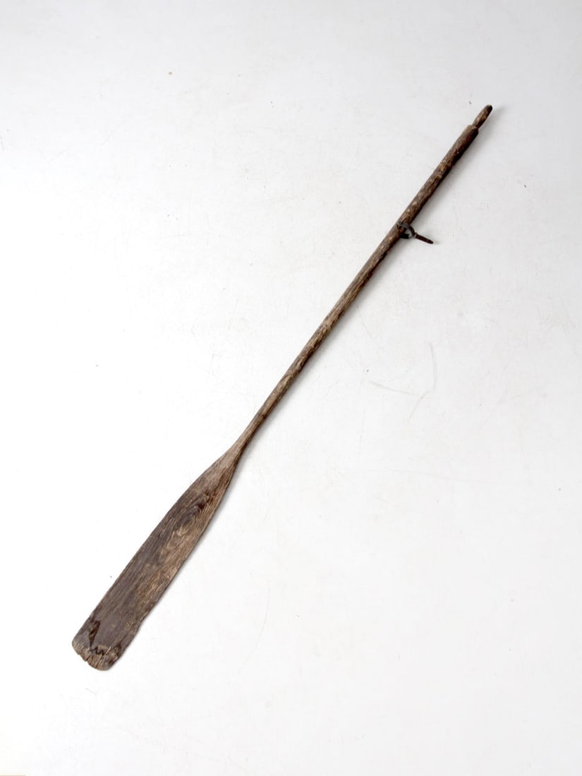 Vintage Nautical Wooden Oar 83.5 inch for Wall Display: Vintage Nautical Wooden Oar 83.5 inch for Wall Display This vintage wooden oar showcases a beautifully weathered finish, highlighting its natural aging that imparts a classic, timeworn appearance. Ide