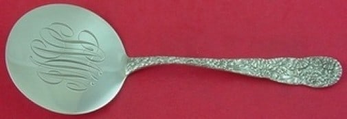 Stieff Chrysanthemum Sterling Silver Hot Cake Lifter 8.5" Serving Piece: Stieff Chrysanthemum Sterling Silver Hot Cake Lifter 8.5" Serving Piece This exquisite hot cake lifter from Stieff showcases the elegant Chrysanthemum pattern, a hallmark design that speaks to the cra