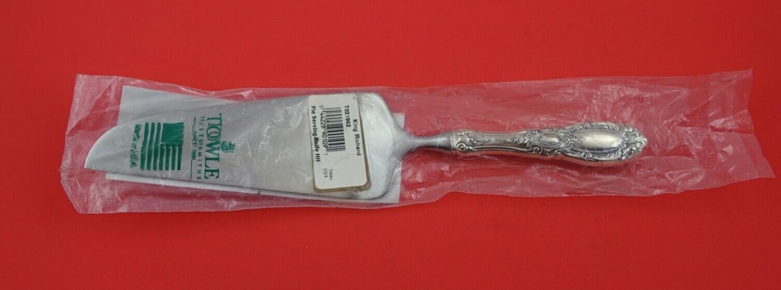 Towle King Richard Sterling Silver Pie Server 10 5/8 inches: Towle King Richard Sterling Silver Pie Server 10 5/8 inches Introducing the exquisite King Richard Pie Server by Towle, crafted from high-quality sterling silver. This elegant cake or pie server featu