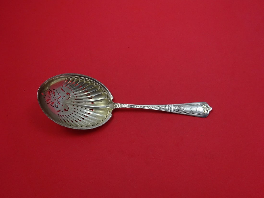 Gorham Domestic Sterling Silver Gold-Washed Pea Serving Spoon 8.75": Gorham Domestic Sterling Silver Gold-Washed Pea Serving Spoon 8.75" This elegant serving spoon, crafted by Gorham, features a beautiful gold-washed finish and is made from high-quality sterling silver